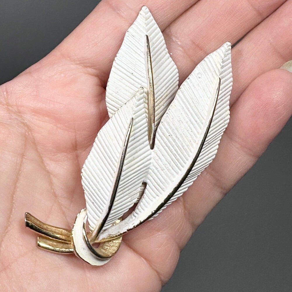 Mode-Art Leaf Pin Brooch Vintage Gold Tone White Signed 2.5"